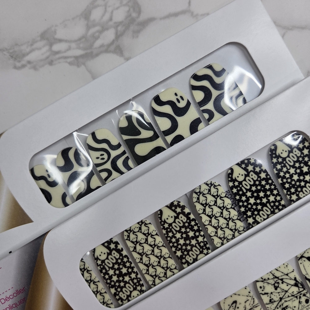 Color Street Nail Polish Strips Set - Picture 6 of 6